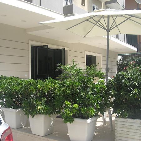 Hotel Cosmopolita Rimini Buitenkant foto