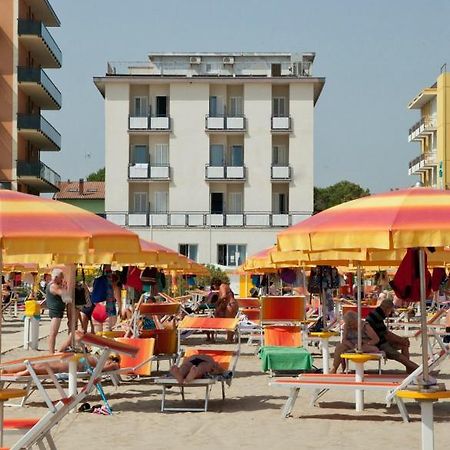 Hotel Cosmopolita Rimini Buitenkant foto