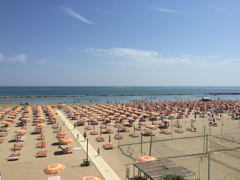 Hotel Cosmopolita Rimini Buitenkant foto
