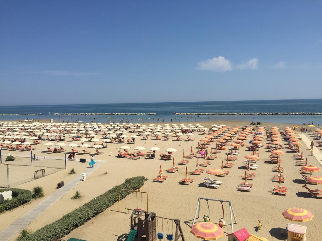 Hotel Cosmopolita Rimini Buitenkant foto