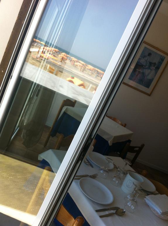 Hotel Cosmopolita Rimini Buitenkant foto