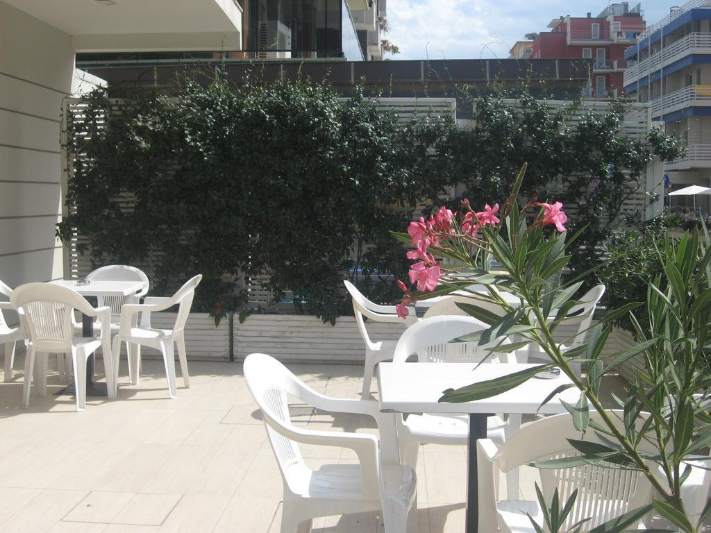 Hotel Cosmopolita Rimini Buitenkant foto