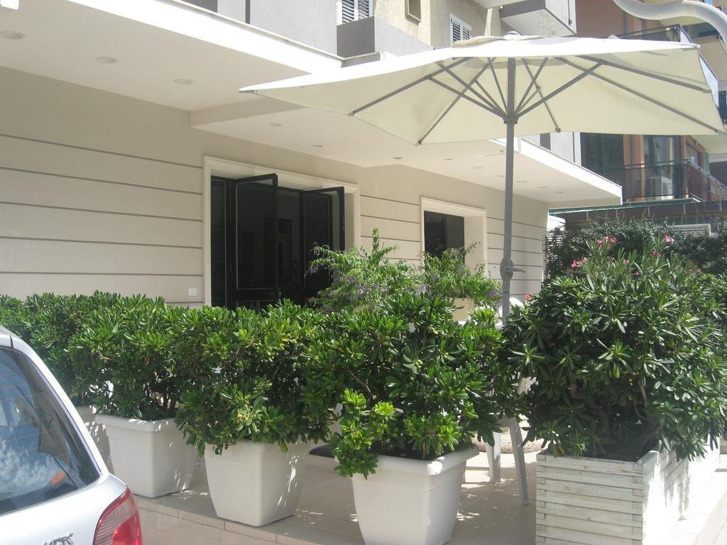 Hotel Cosmopolita Rimini Buitenkant foto