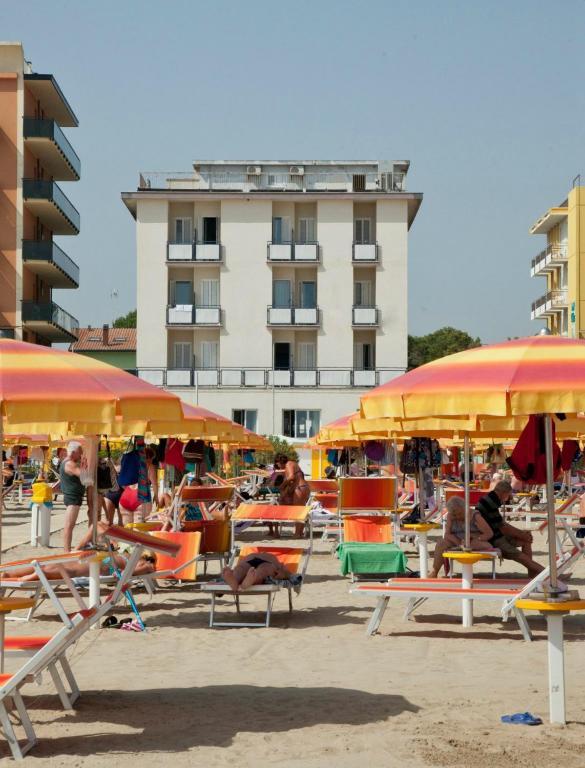 Hotel Cosmopolita Rimini Buitenkant foto