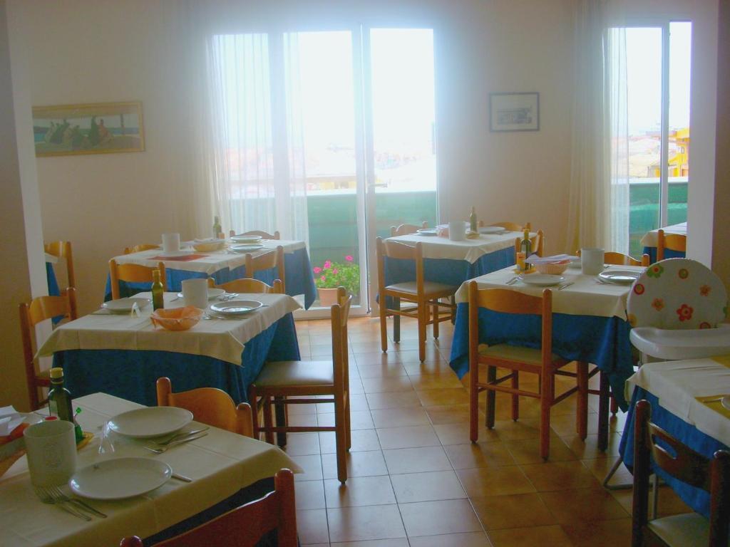 Hotel Cosmopolita Rimini Buitenkant foto